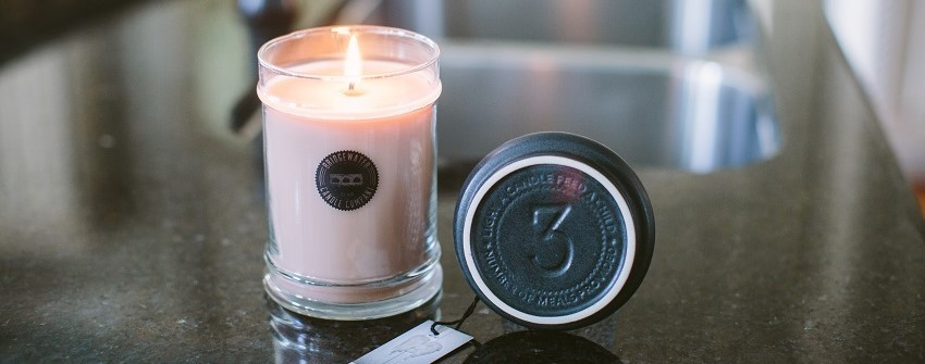 Doftljus från Bridgewater med doften Sweet Grace - med exotisk passionsfrukt, mousserande te och klassisk patchouli