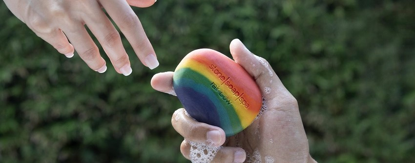 Naturliga och handgjorda tvålar från Stone Soap Spa – rika på fukt, vitaminer och antioxidanter, inspirerade av naturens kraft