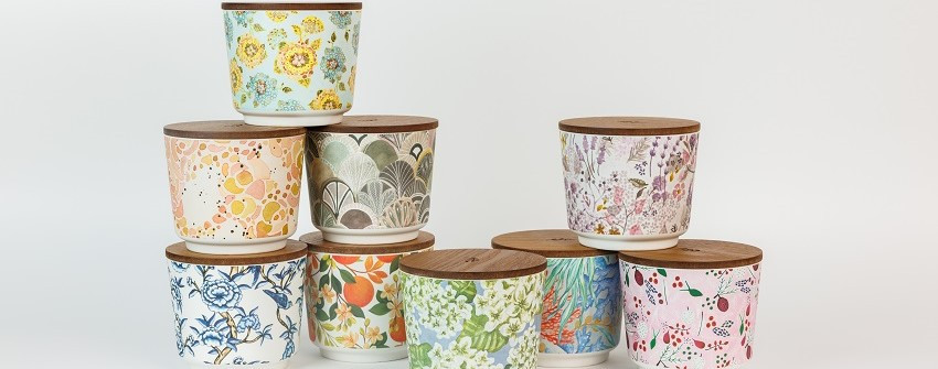 Dekorativa burkar med färgstarka mönster och trälock – designprodukter från House Of Månsson.